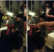 Pir Saqib Shami Duplicate kissing Dr Tahir ul Qadri